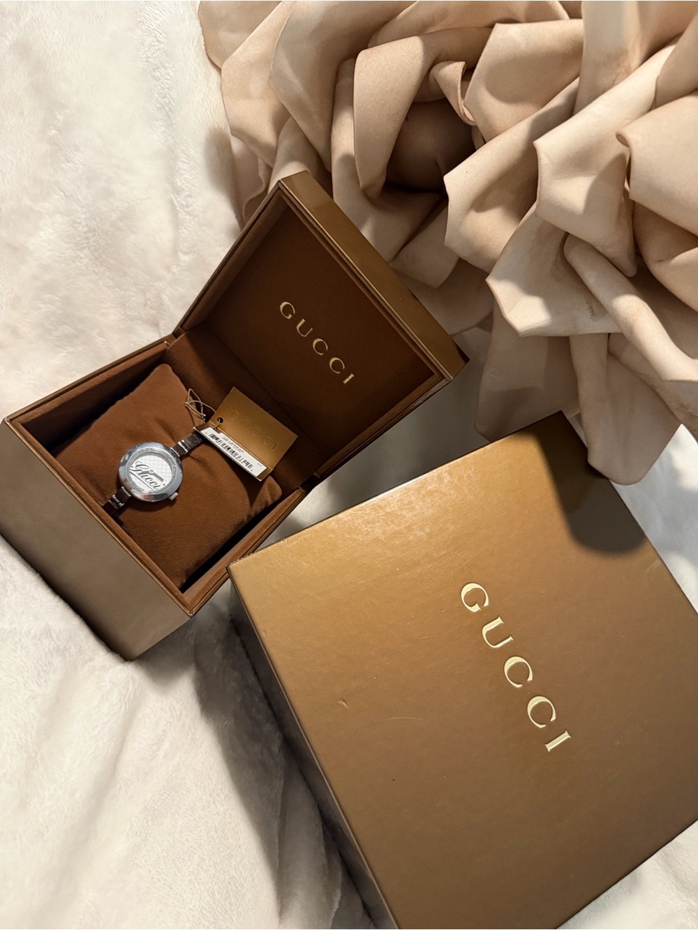 GUCCI YA105528 105 Series Swiss Quartz Bangle Watch Complete Set Box Papers - Picture 3 of 13